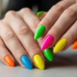 Psychologia koloru w manicure hybrydowym – co mówi o Tobie Twój wybór lakieru?