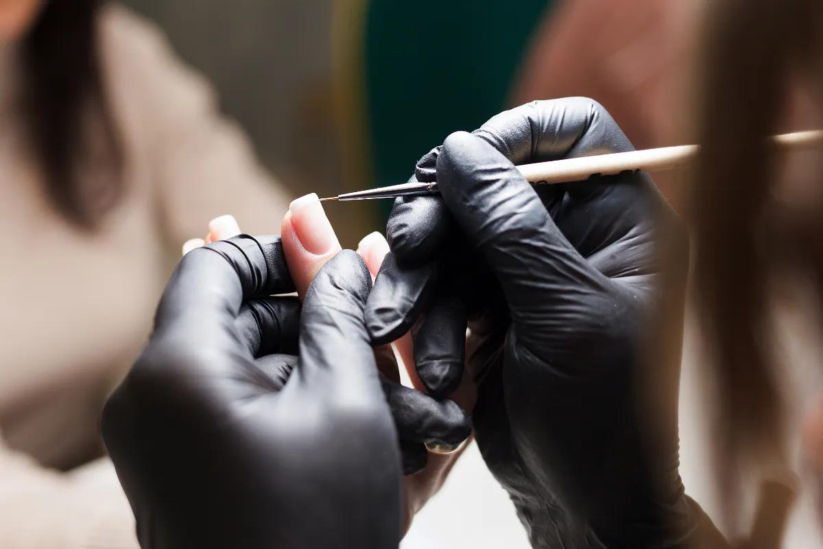 Odkryj szablony do paznokci – sposób na zjawiskowy manicure